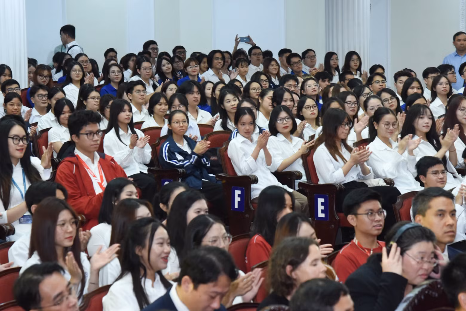 此次活动吸引河内市各所高等院校的近500名大学生参加。
