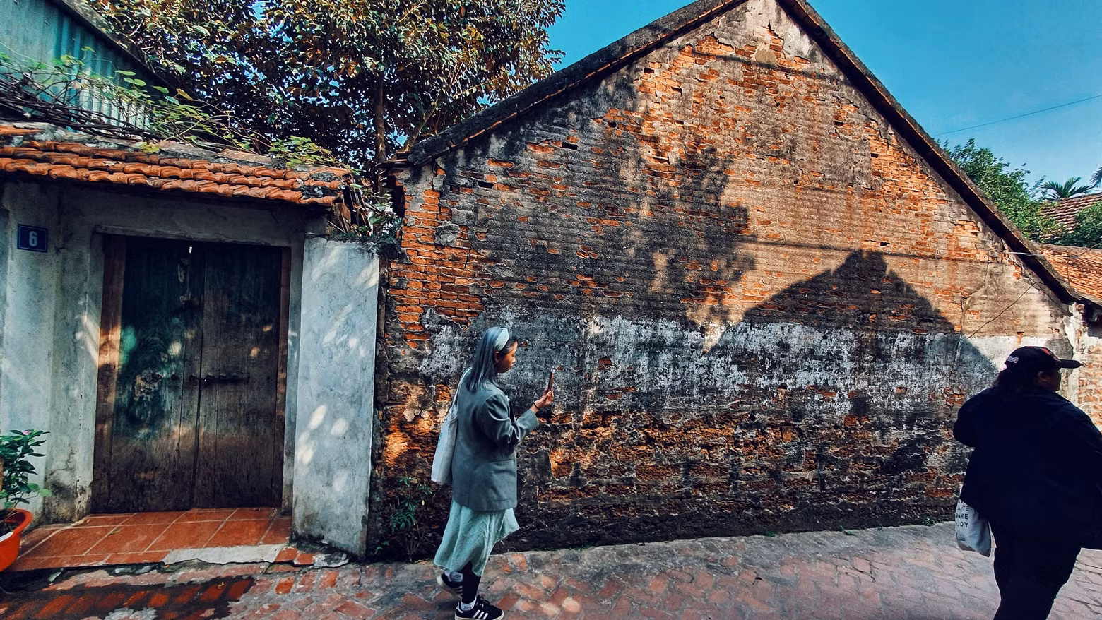 新春即将来临之际，许多游客喜欢到唐林古村参观游览。