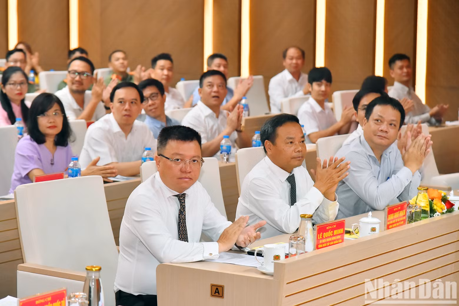 越共中央委员、越南《人民报》社总编辑、中央宣教部副部长、越南新闻工作者协会主席黎国明出席。