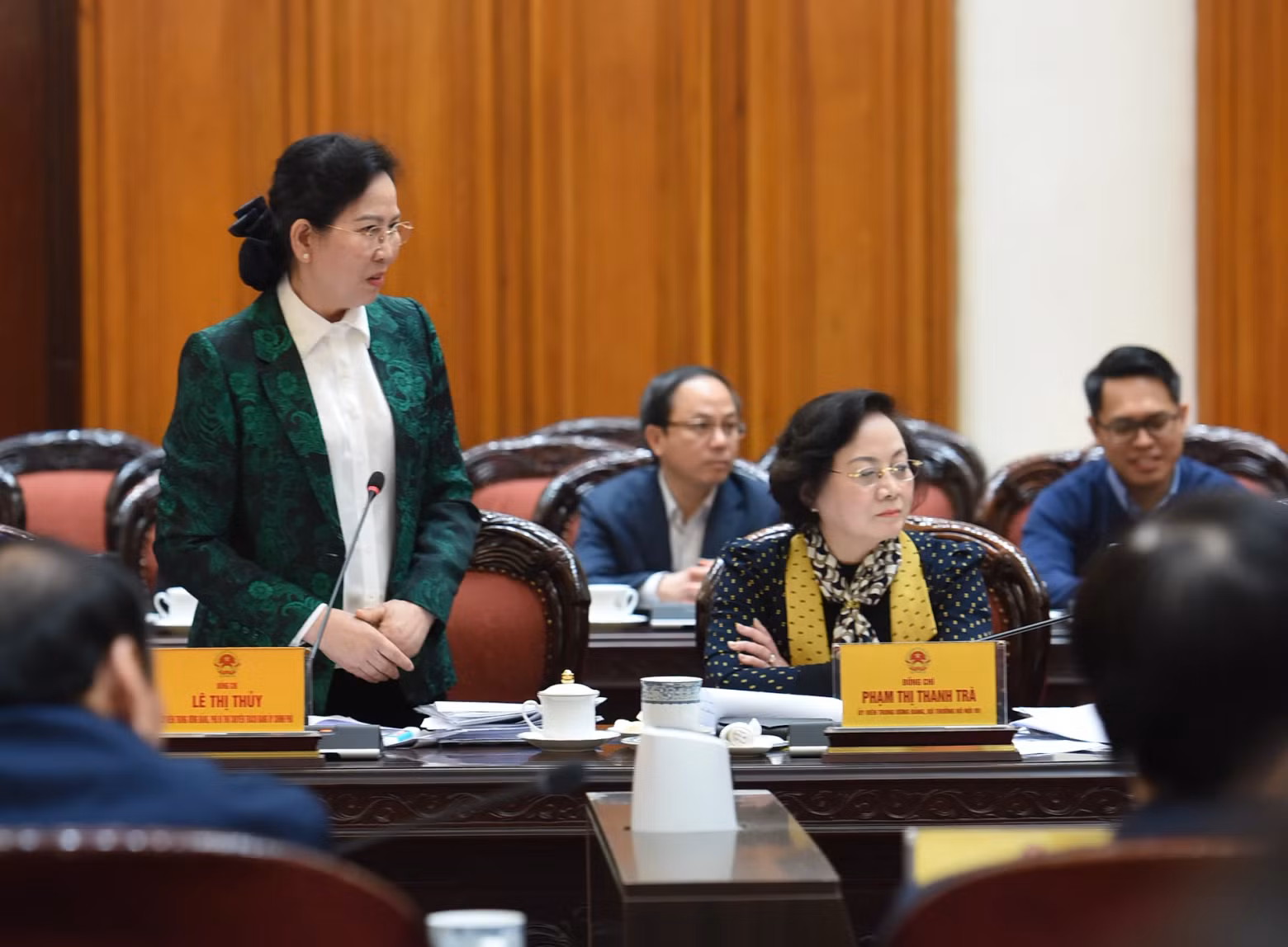 与会代表在会上发表讲话。