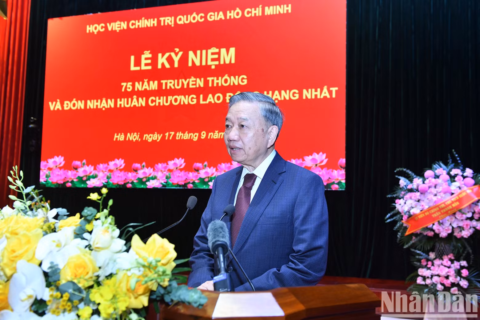 越共中央总书记、国家主席苏林在活动上发表讲话。