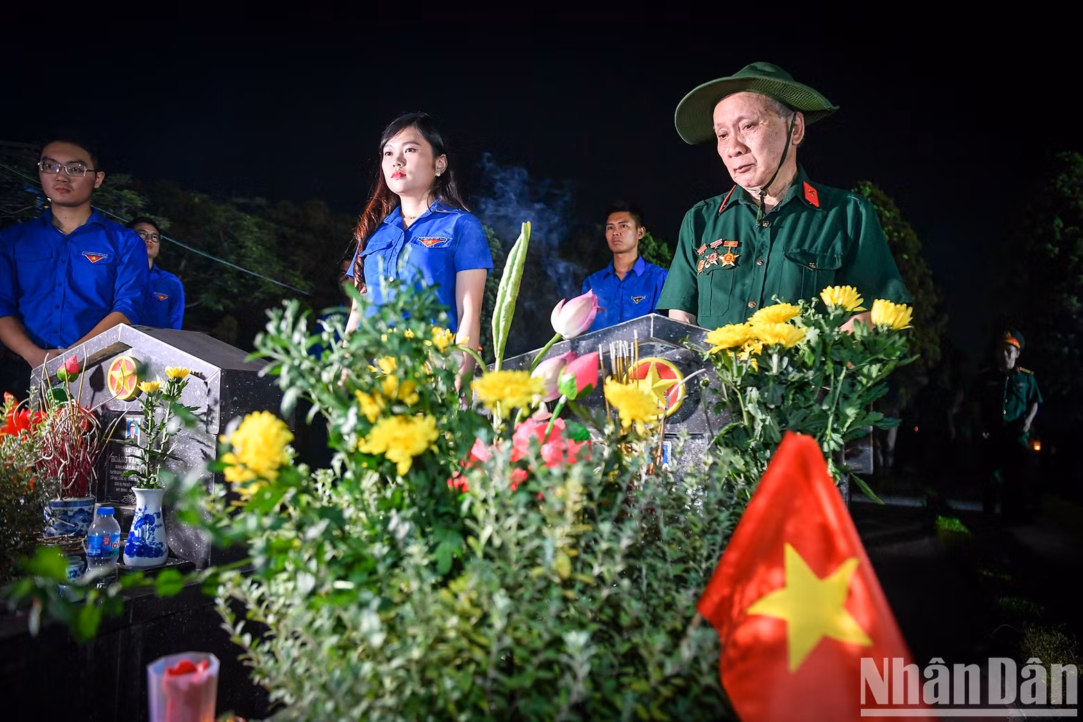 英雄烈士的家属前来参加活动。