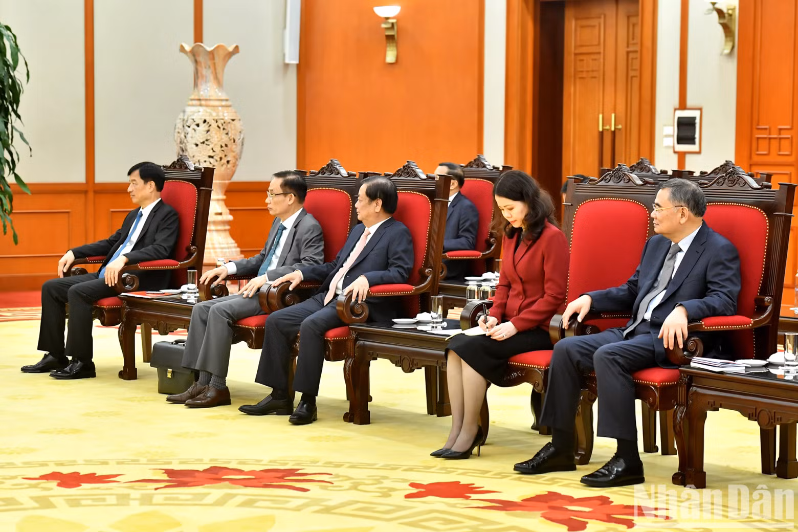 越方代表团成员。 越方代表团成员。