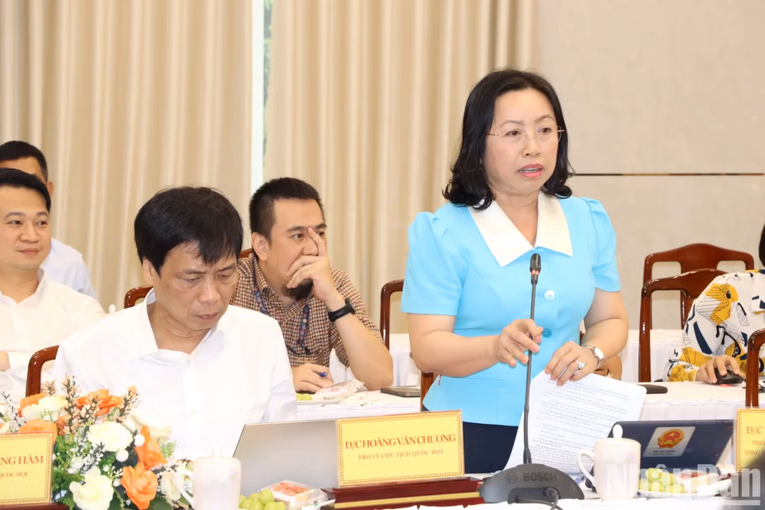 越南劳动总联合会领导在会上发表讲话。