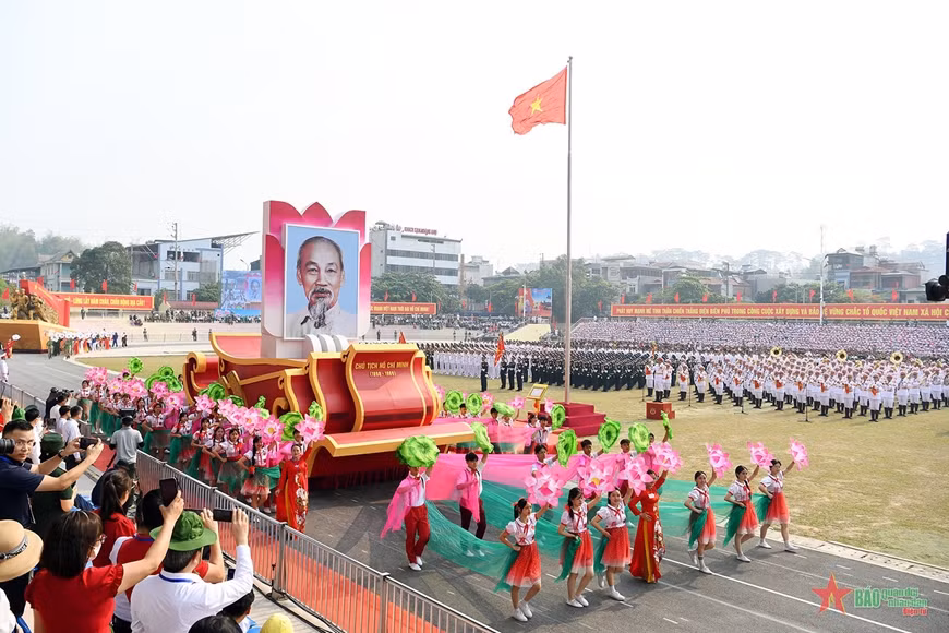 奠边府大捷70周年纪念大会总彩排在奠边省举行。（图片来源：人民军队报）