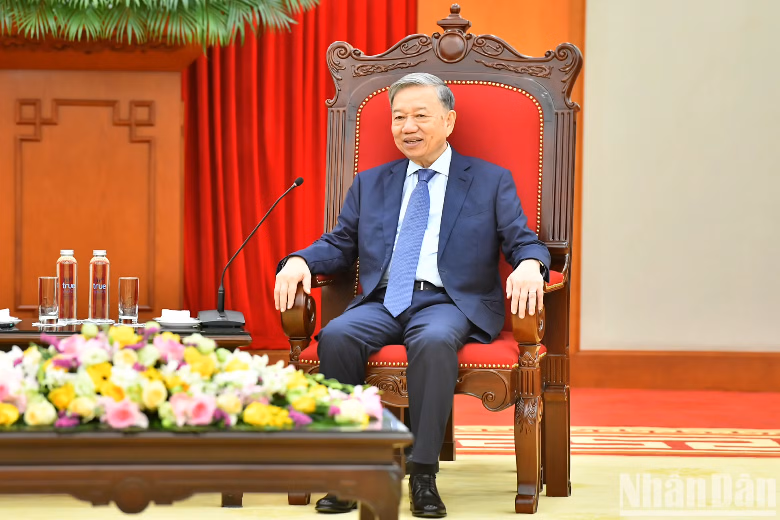 越共中央总书记苏林在会见时发表讲话。 越共中央总书记苏林在会见时发表讲话。
