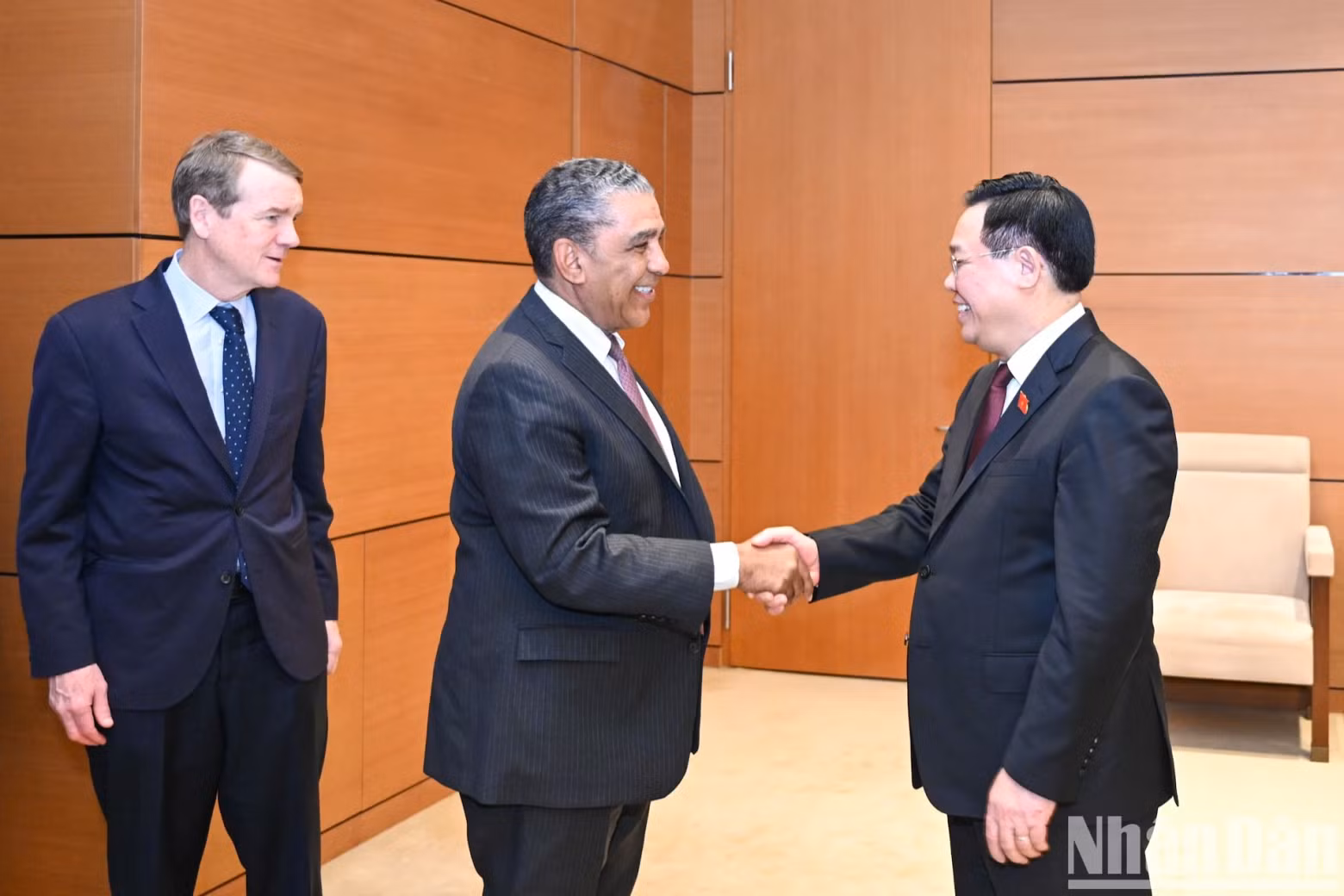 越南国会主席王廷惠和美方代表团成员。 越南国会主席王廷惠和美方代表团成员。
