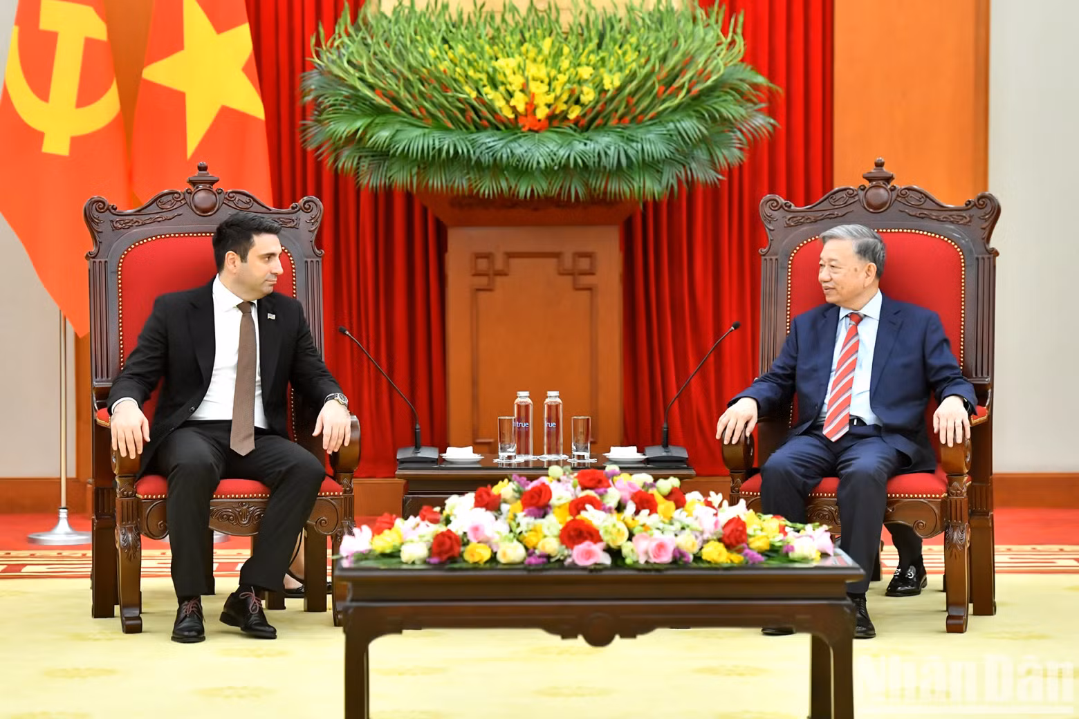 越共中央总书记苏林和亚美尼亚共和国议会议长阿伦·西蒙扬。