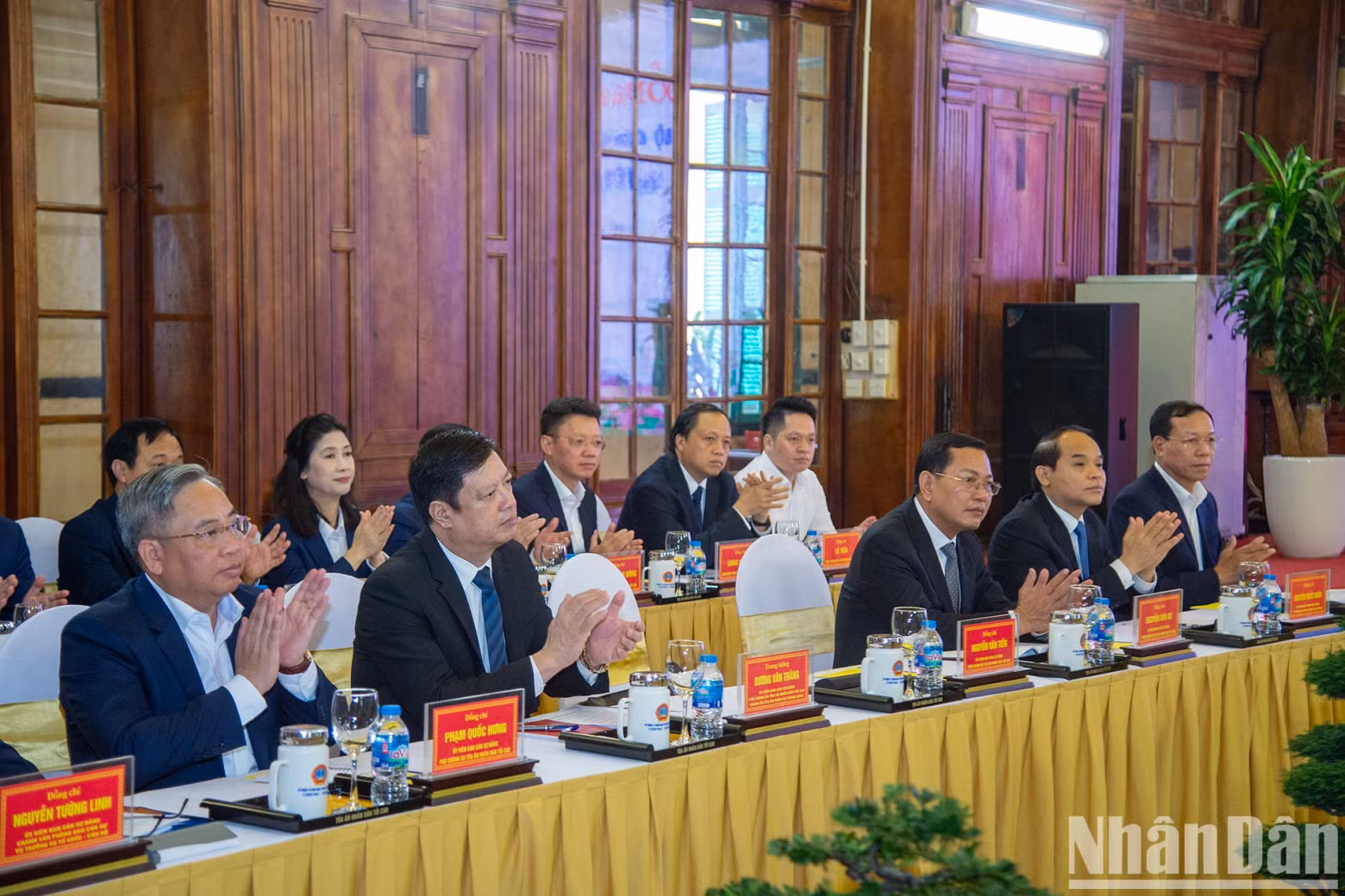 最高人民法院领导出席会议。