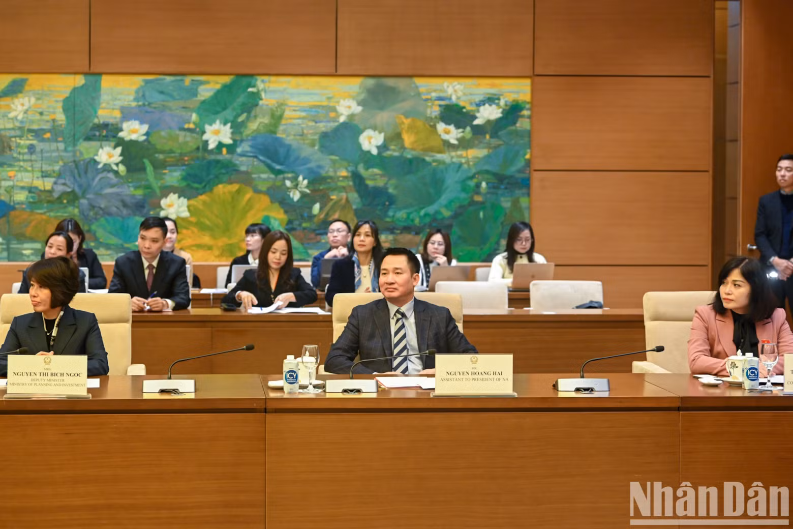 与会代表。