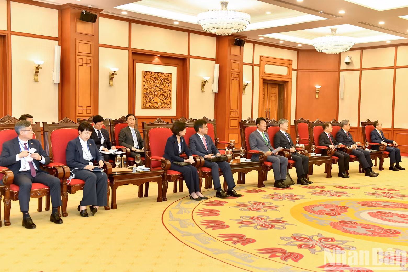 陪同韩国总统尹锡悦的韩方代表团成员。