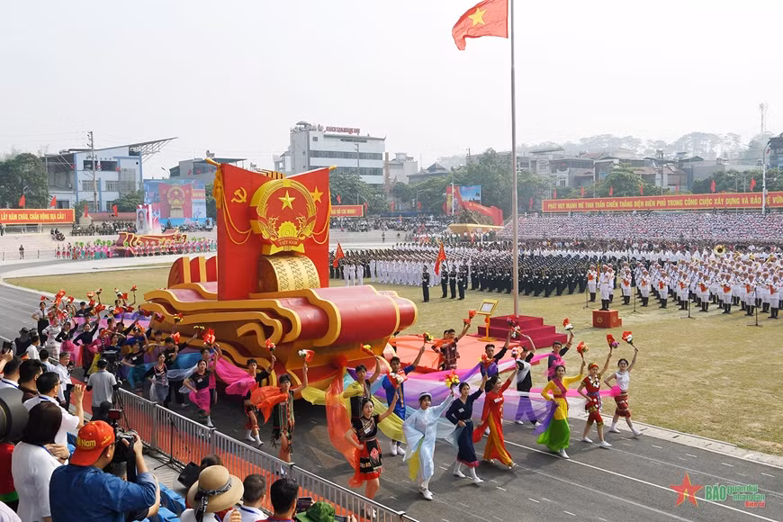 奠边府大捷70周年纪念大会总彩排在奠边省举行。（图片来源：人民军队报）