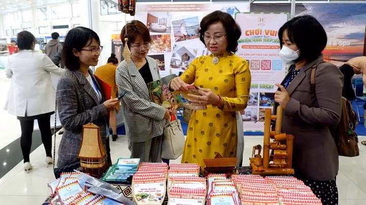 预计将有2000余家企业和超过3万名参观者参加展会期间的各场活动。(图片来源:越通社) 预计将有2000余家企业和超过3万名参观者参加展会期间的各场活动。(图片来源:越通社)