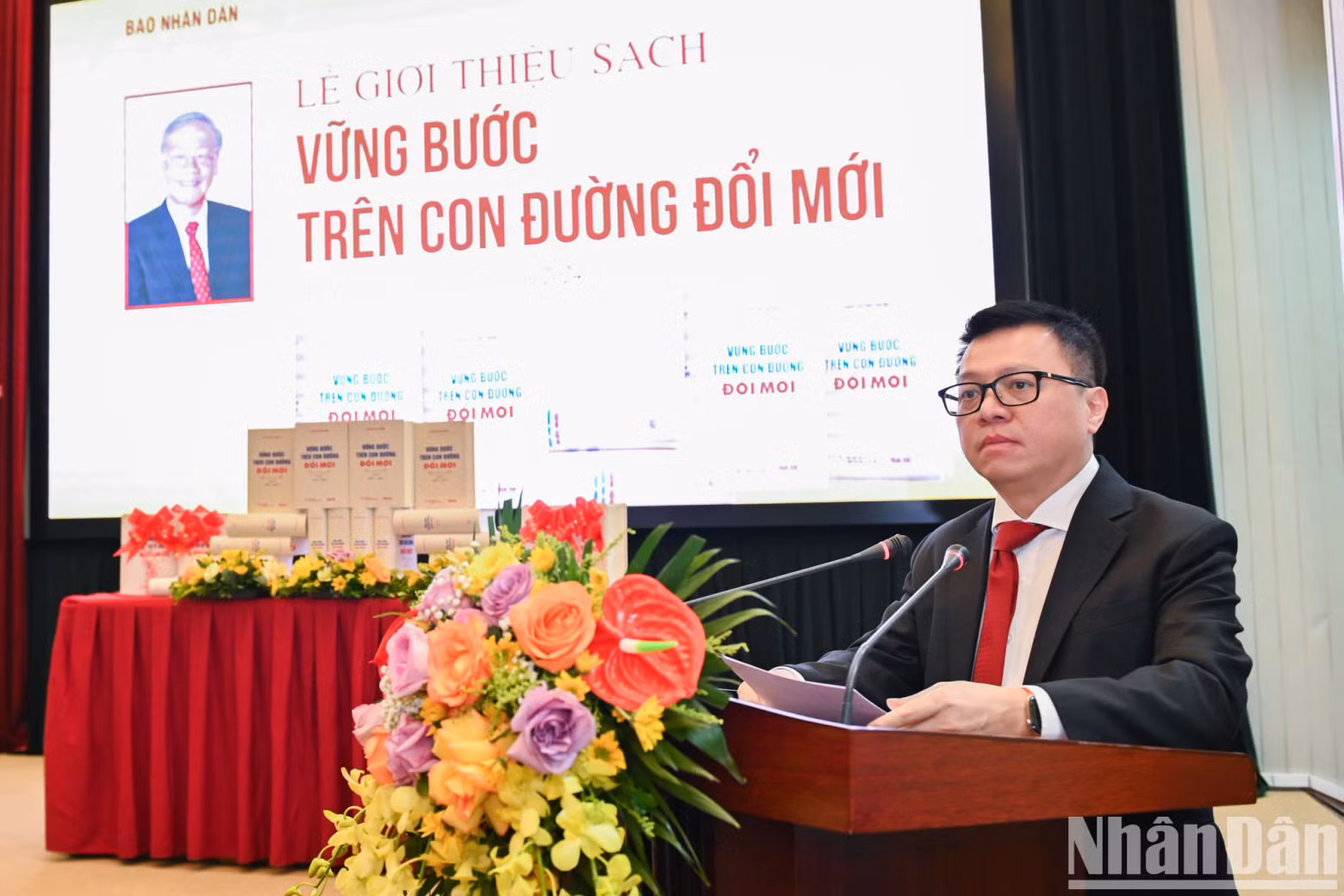 越共中央委员、越南《人民报》社总编辑、中央宣教部副部长、越南新闻工作者协会主席黎国明致开幕词。