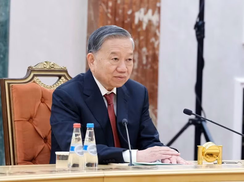 苏林总书记发表讲话。