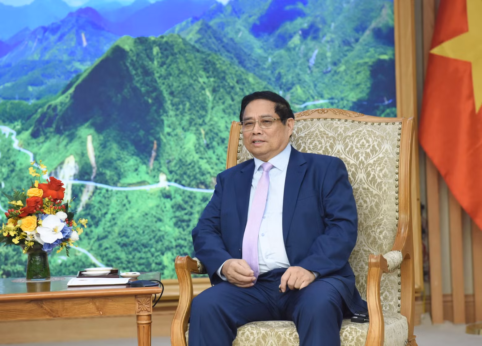 范明正总理发表讲话。