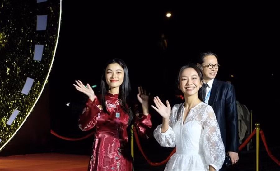《我和郑公山》电影演员。 《我和郑公山》电影演员。