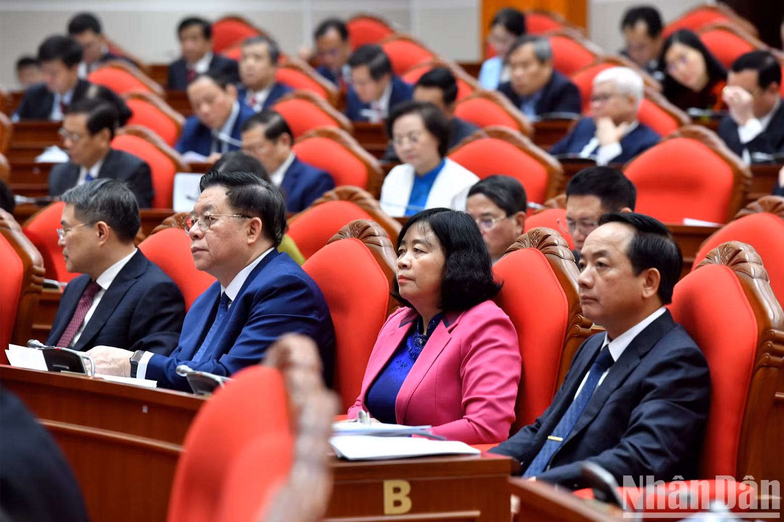 各位领导代表出席会议。