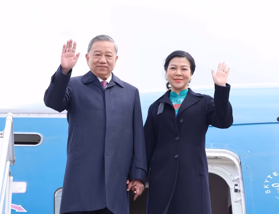 越共中央总书记苏林与夫人抵达白俄罗斯首都明斯克，开始对白俄罗斯进行国事访问。