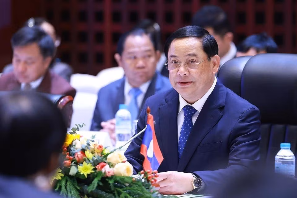 老挝政府总理宋赛·西潘敦在越南-老挝政府间双边合作委员会第47届会议上发表讲话。