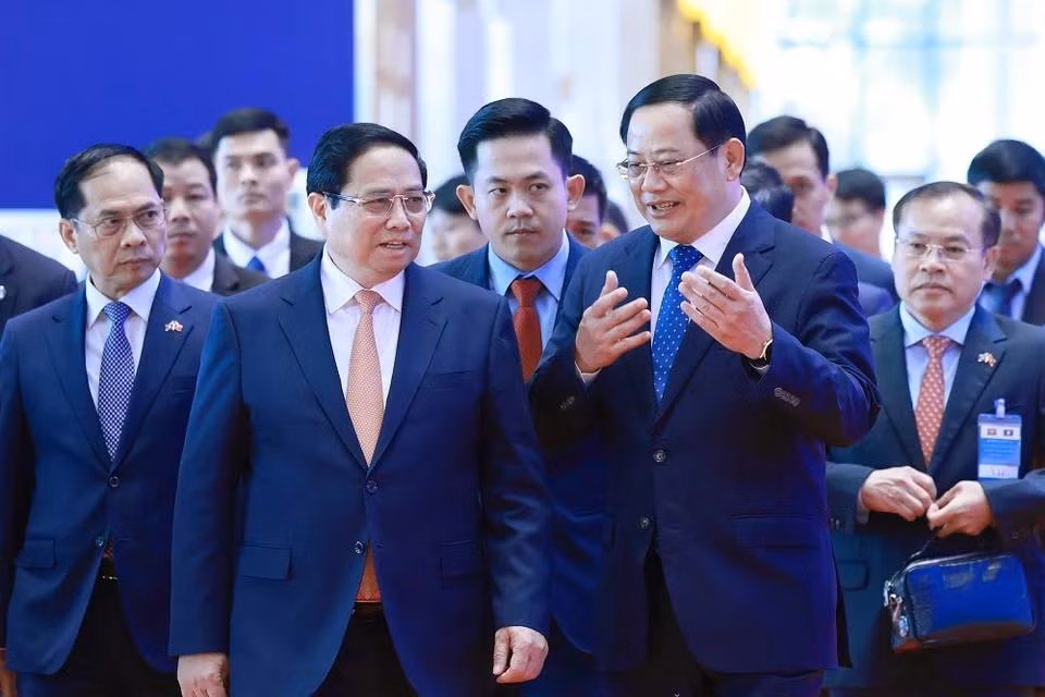 越南政府总理范明正与老挝政府总理宋赛·西潘敦共同主持越南与老挝政府间双边合作委员会第47次会议。