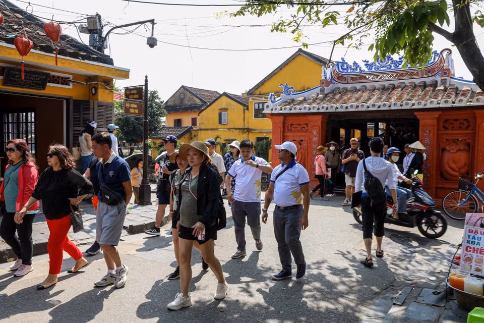 旅游业已成为广南省重要的经济产业,为该省经济社会发展作出重要贡献。 旅游业已成为广南省重要的经济产业,为该省经济社会发展作出重要贡献。