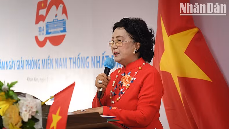 邓氏女女士在活动上分享感想。