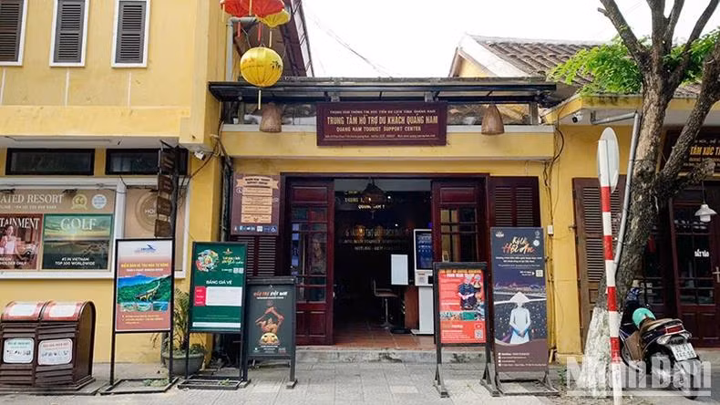 配备NFC芯片的信息牌在会安城市成功安装。