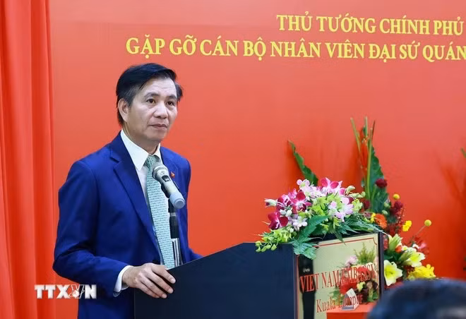 越南驻马来西亚大使丁玉灵在会见中致辞。（图片来源：越通社）