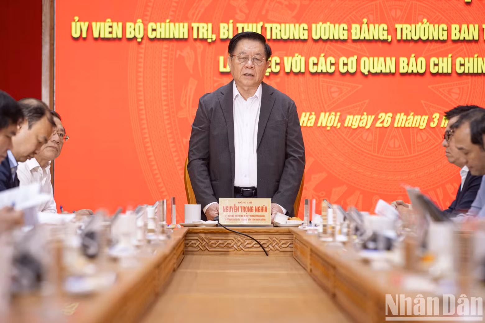 越共中央宣教与民运部部长阮重义与主流的政治媒体机关举行工作会议，旨在贯彻落实和提高2025年政治任务的报道和宣传工作质量。