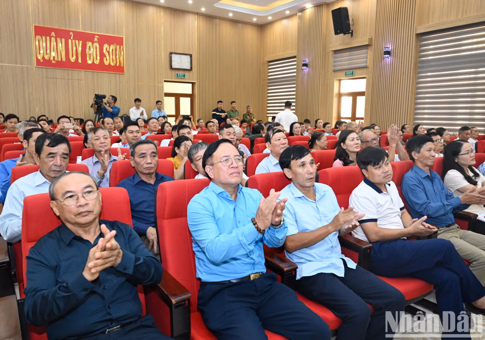 涂山郡选民出席会议。 涂山郡选民出席会议。