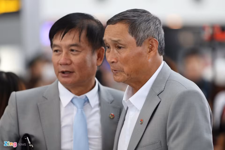 越南女国足主帅梅德钟（右）。