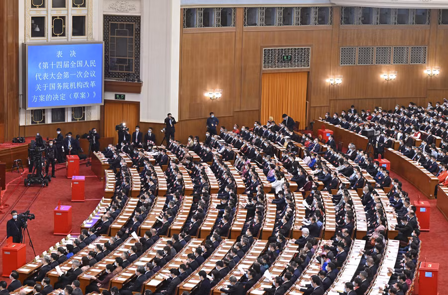 中国十四届全国人大一次会议第三次全体会议。（图源：新华社）