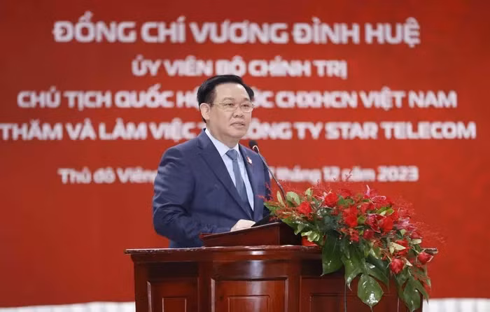 越南国会主席王廷惠致辞。