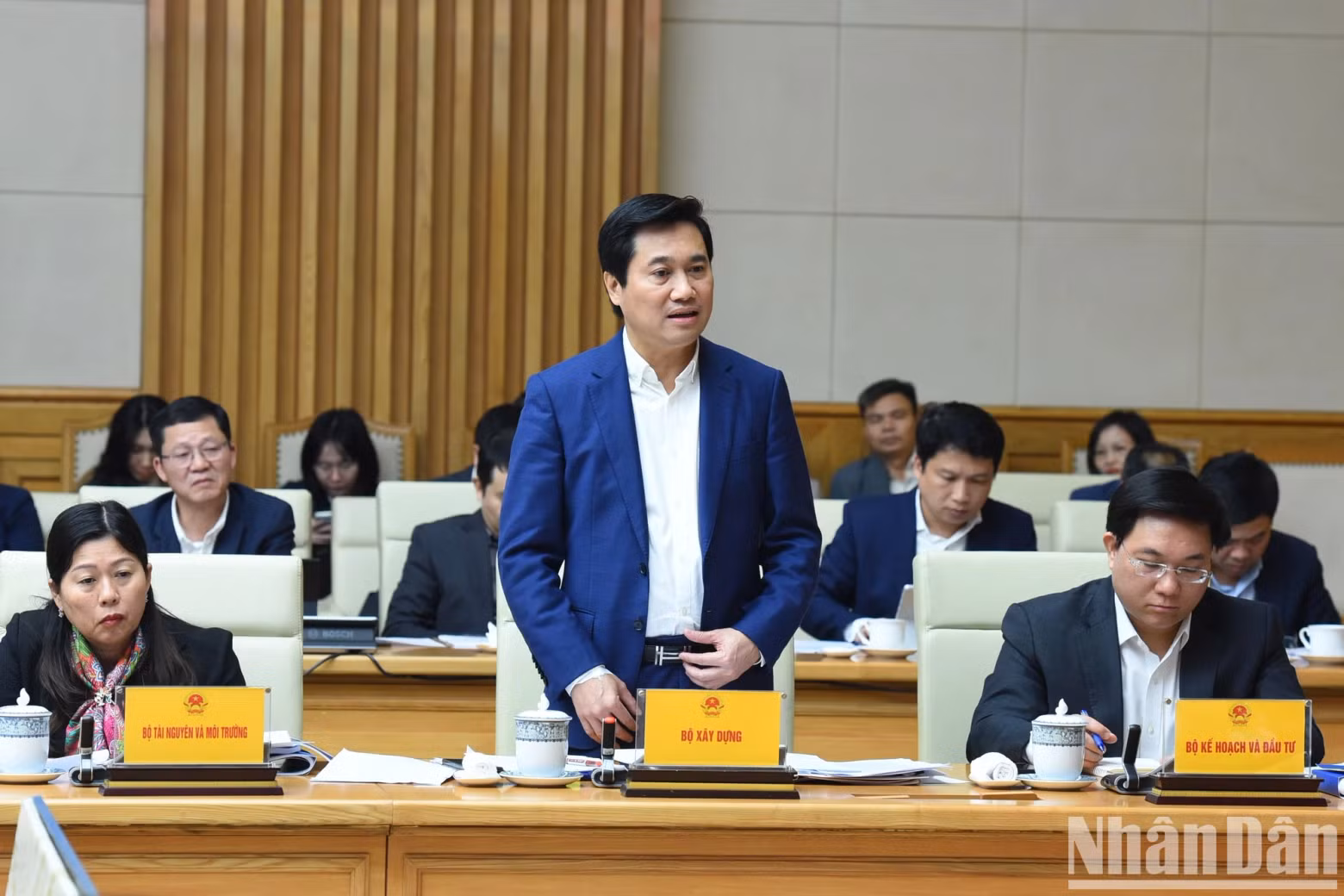 建设部代表发表讲话。