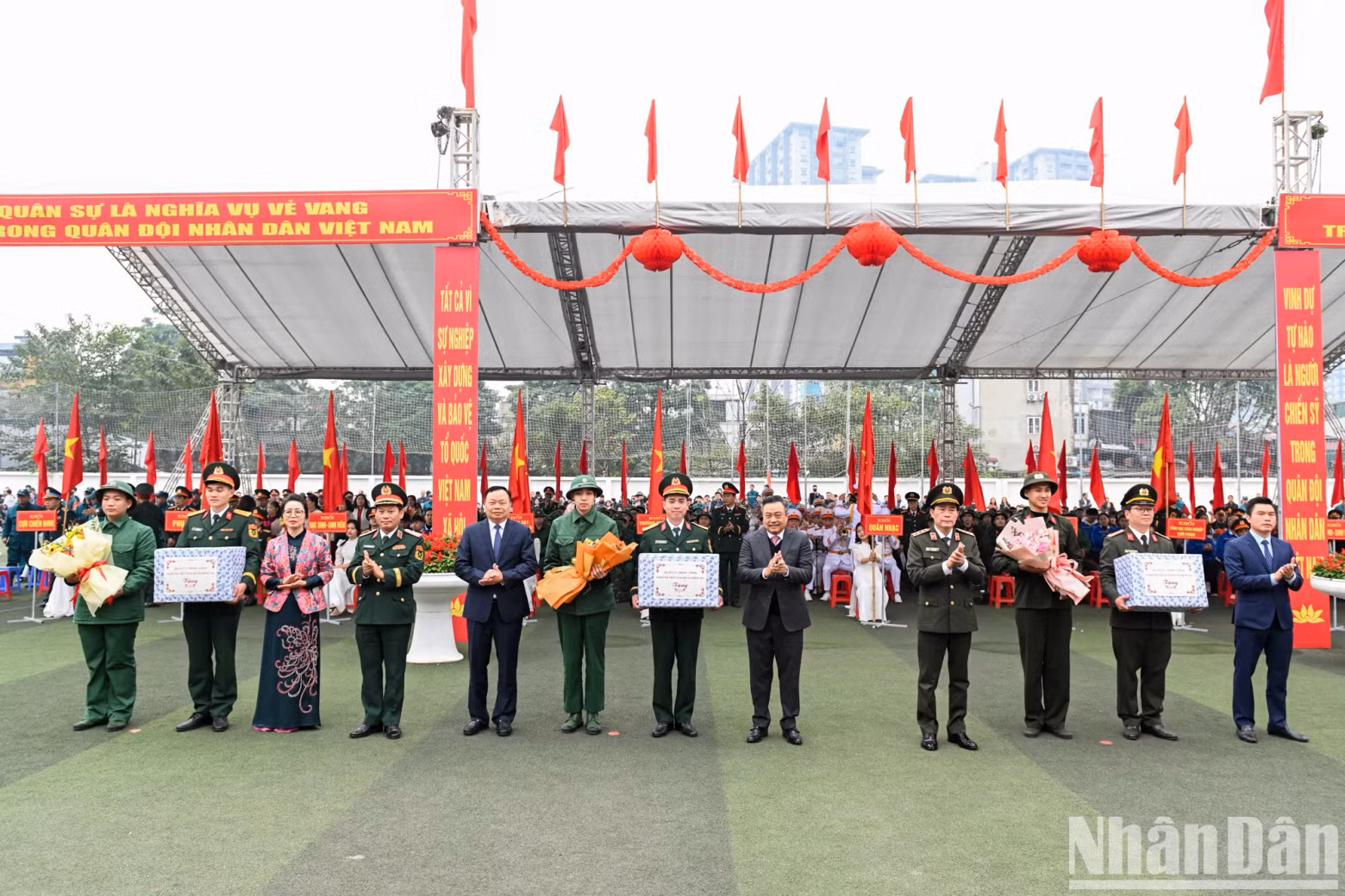 入伍新兵交接仪式现场。