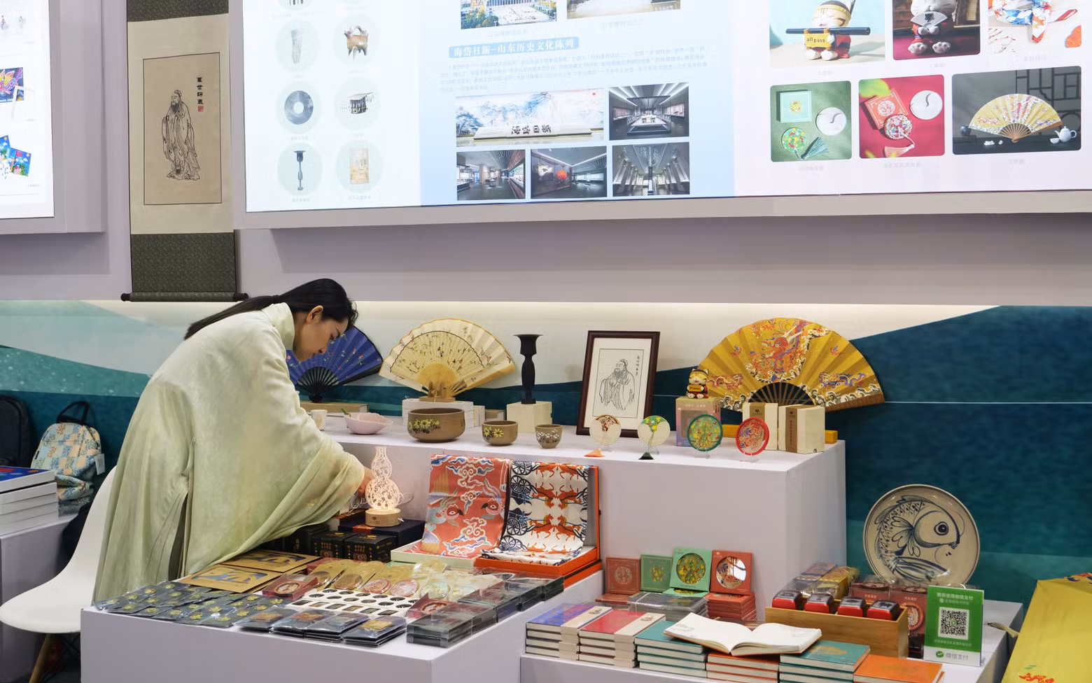 当地特色手工艺品。