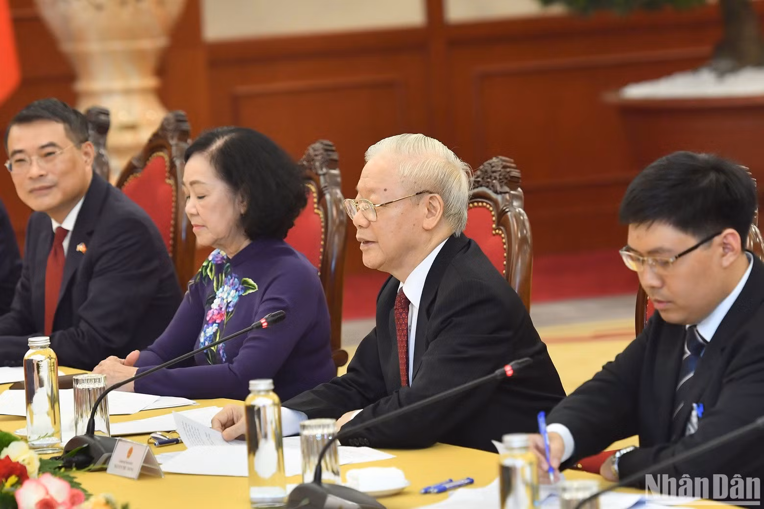 越共中央总书记阮富仲发表讲话。