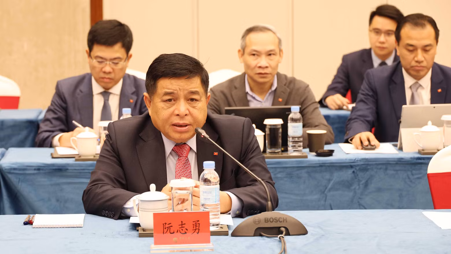 阮志勇副总理造访广东省发展和改革委员会。 阮志勇副总理造访广东省发展和改革委员会。