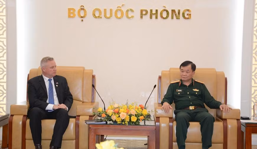 黄春战上将会见澳大利亚塔斯马尼亚州州长杰里米·罗克利夫。