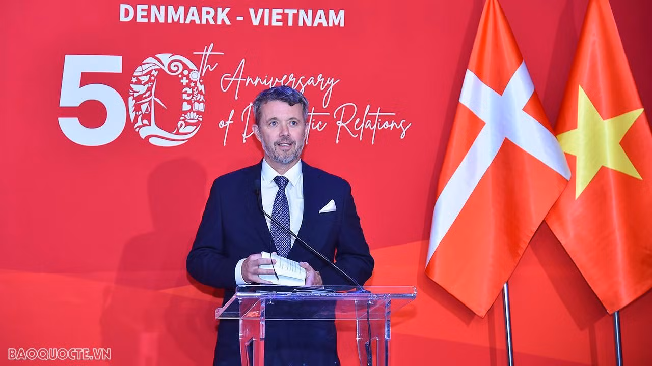 丹麦王储弗雷德里克在庆典活动上致辞。 丹麦王储弗雷德里克在庆典活动上致辞。
