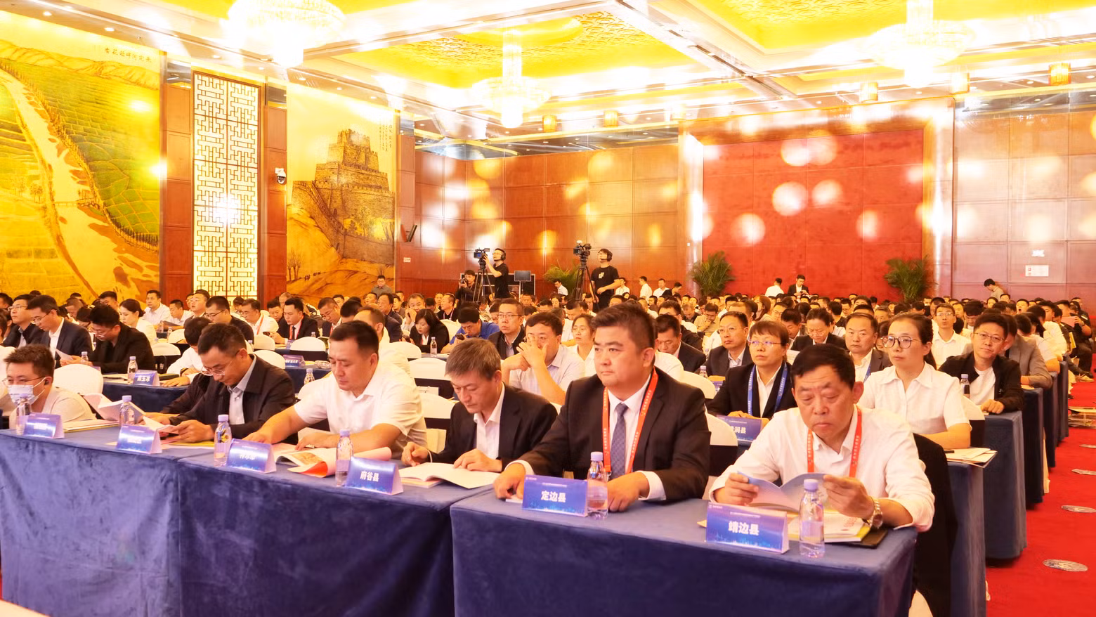 国际媒体代表出席2024年国际双碳产业创新发展交流活动。 国际媒体代表出席2024年国际双碳产业创新发展交流活动。