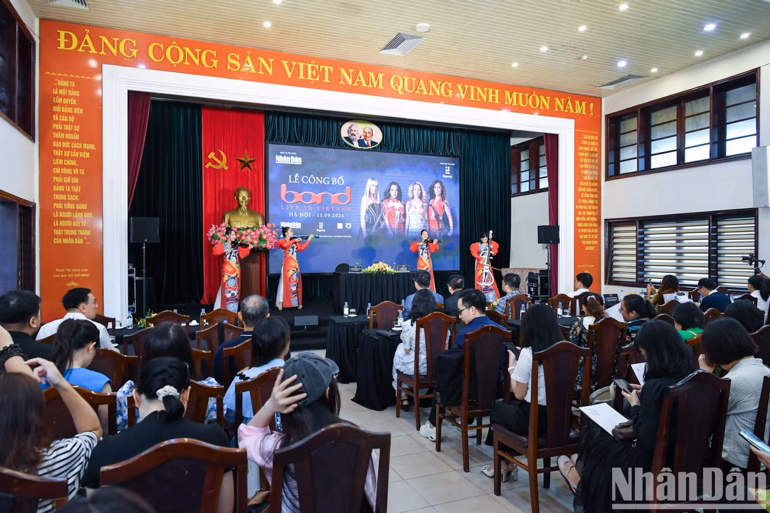 《古典辣妹》越南现场演出亮相仪式。