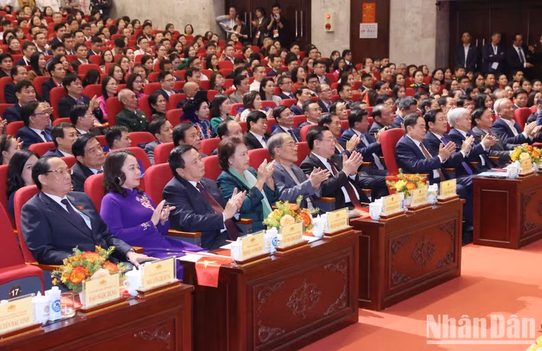 领导代表出席仪式。 领导代表出席仪式。