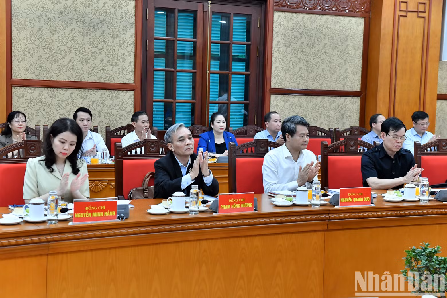 与会代表。
