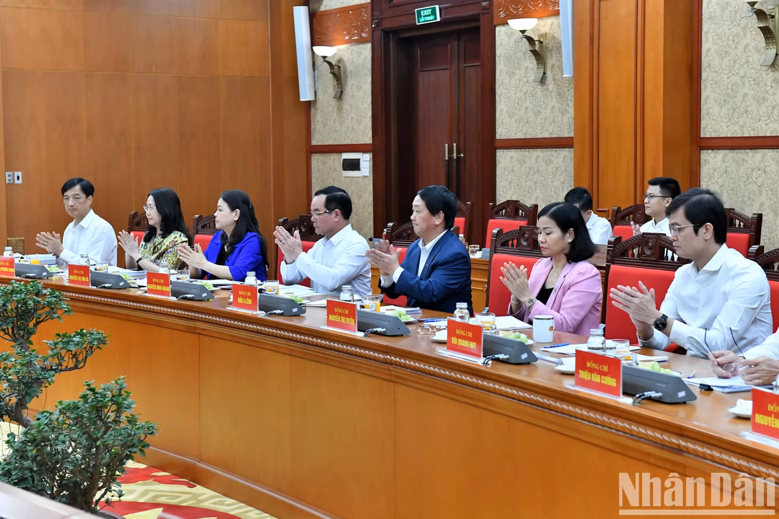 与会代表。