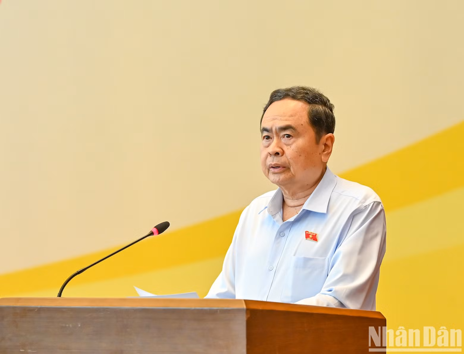越南国会党委书记、国会主席陈青敏在会议开幕式上发表讲话。