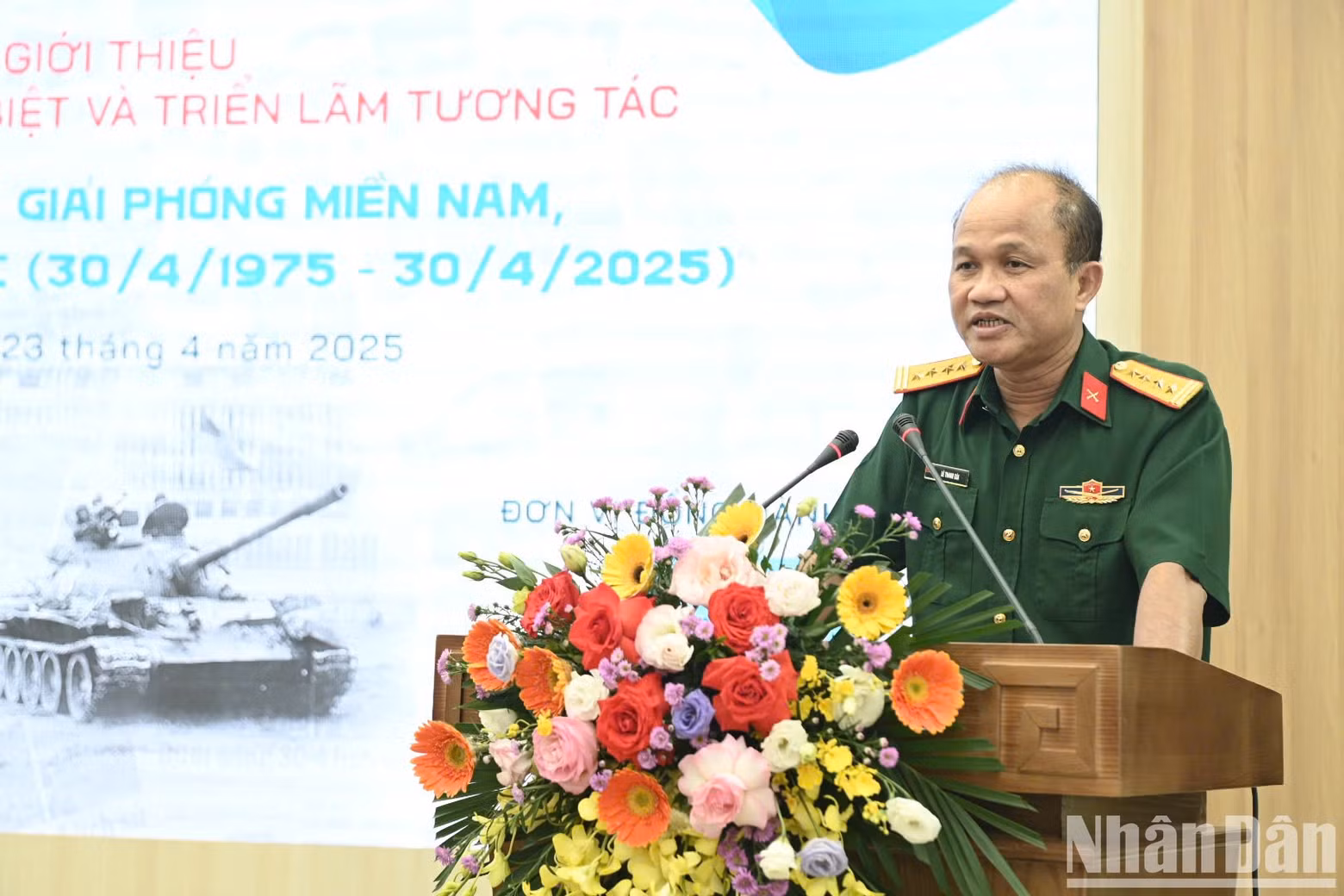 越南人民军大校黎清湃博士在活动上发表讲话。 越南人民军大校黎清湃博士在活动上发表讲话。