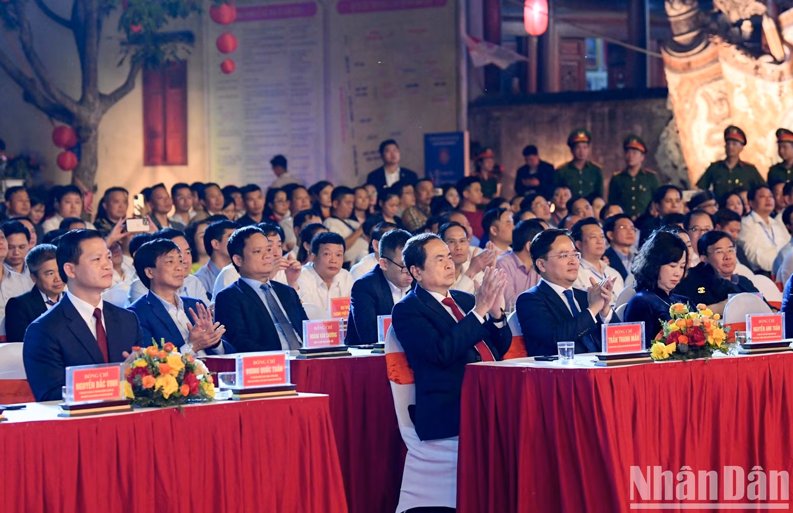国会主席陈青敏与各位嘉宾一同出席典礼。