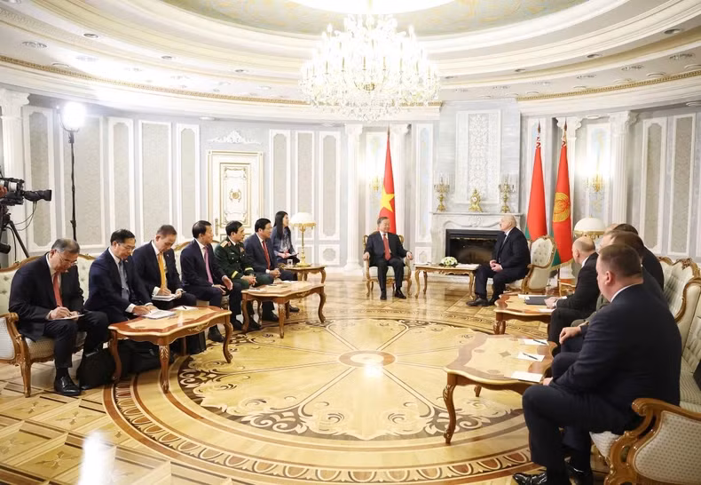 越共中央总书记苏林与白俄罗斯总统卢卡申科举行了闭门会谈。